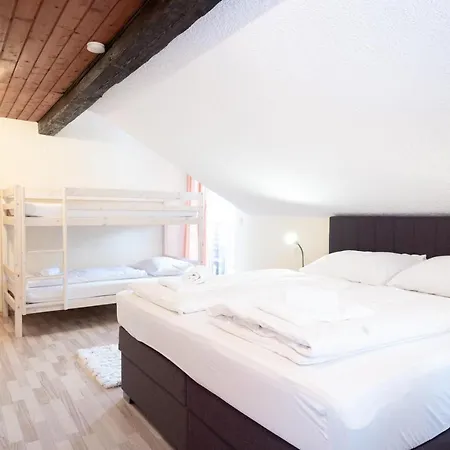 View By We Rent Appartement *